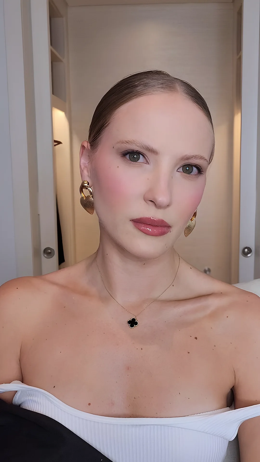Fresh, minimal makeup