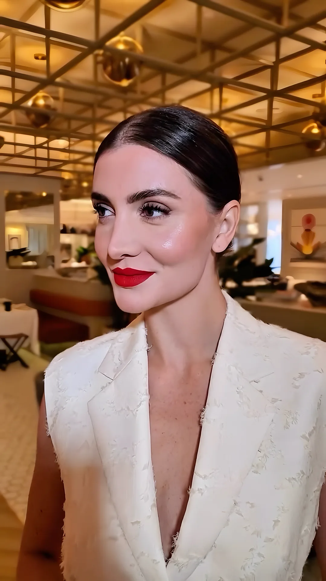 Red-lip glam on a client